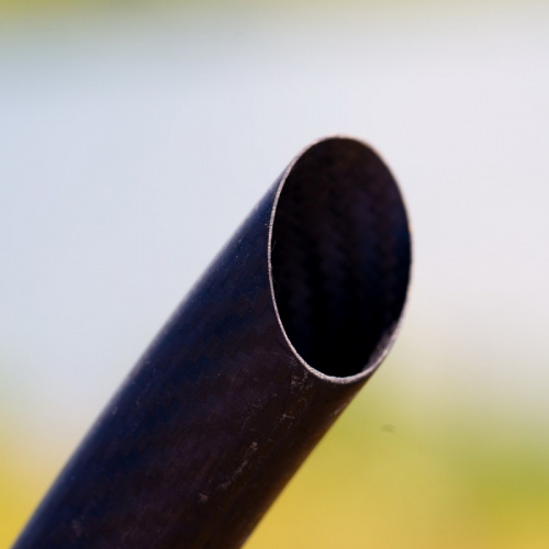 Carp Pro 22mm - Кобра, изготовленная из карбона, обладает гораздо меньшим весом и более высокой жесткостью по сравнению с традиционными кобрами. Благодаря этому она не только меньше утомляет руку в процессе прикармливания, но и обеспечивает преимущество в дальности, точности и стабильности заброса бойлов фото 3 Карбоновая кобра Carp Pro 22mm фото 3