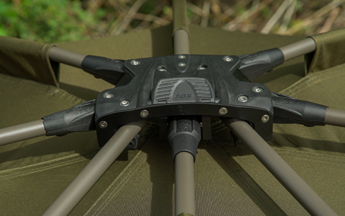 FOX FRONTIER X - Уникальная ступичная система делает установку и сборку палатки максимально быстрой, в то время как улучшенная форма алюминиевых дуг создает больше рабочего пространства и места над головой чем когда бы то ни было прежде фото 6 Палатка FOX Frontier X фото 6