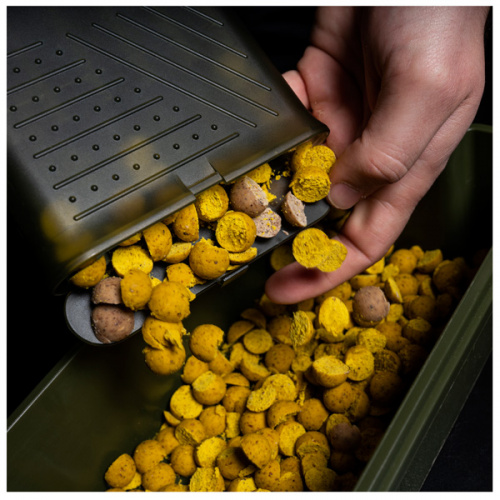 <strong>Ridge Monkey Choppa Boilie Cutter</strong> - инструмент для быстрой нарезки бойлов <strong>диаметром 18-20мм</strong>. Крушилка Ридж Манки Чоппер позволяет разрезать сразу несколько бойлов на две части. Лезвия из нержавеющий стали фото 2 Резак для бойлов (20mm) Ridge Monkey Choppa Boilie Cutter фото 2