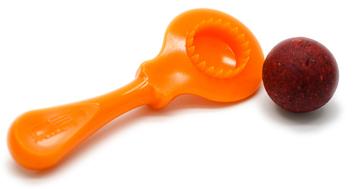 Щетка PB Products Boilie Rasp - удобный инструмент, который может сделать вашу приманку еще более привлекательной! Щетка для бойлов PB Products Boilie Rasp