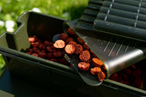 <strong>Ridge Monkey Choppa Boilie Cutter</strong> - инструмент для быстрой нарезки бойлов <strong>диаметром 18-20мм</strong>. Крушилка Ридж Манки Чоппер позволяет разрезать сразу несколько бойлов на две части. Лезвия из нержавеющий стали фото 3 Резак для бойлов (20mm) Ridge Monkey Choppa Boilie Cutter фото 3